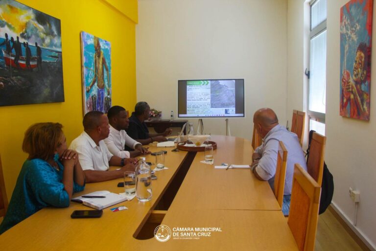 Câmara Municipal de Santa Cruz e Frescomar discutem Hotel Escola de Aquacultura Santa Cruz Cabo Verde